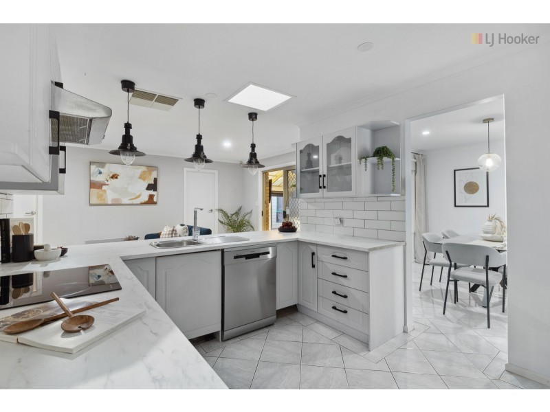 2 Hibiscus Court, Morphett Vale SA 5162