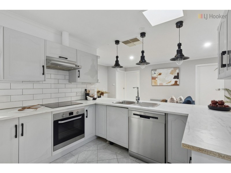 2 Hibiscus Court, Morphett Vale SA 5162