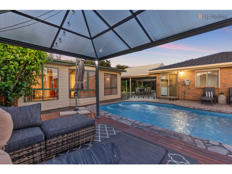 2 Hibiscus Court, Morphett Vale SA 5162