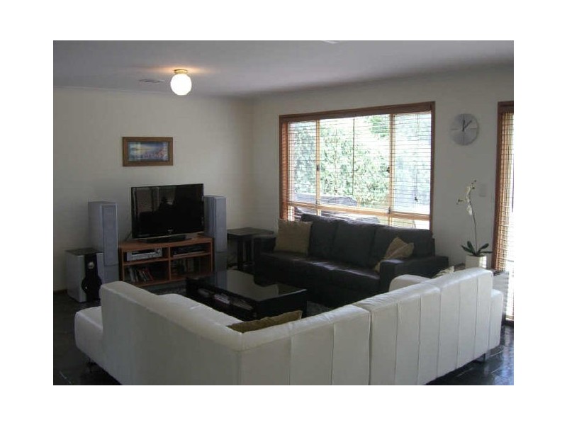 8 Esther Drive, Woodcroft SA 5162