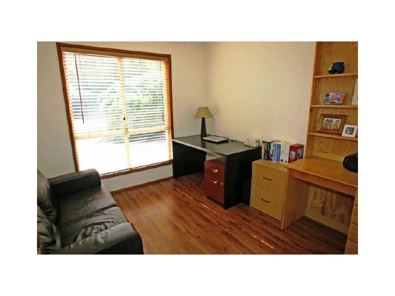 8 Esther Drive, Woodcroft SA 5162