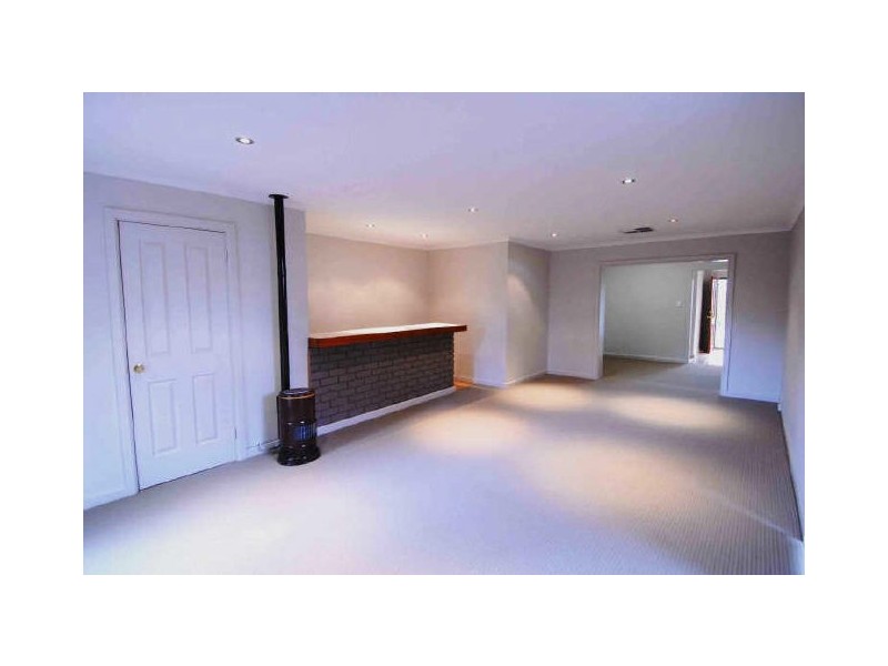 12 James Road, Happy Valley SA 5159
