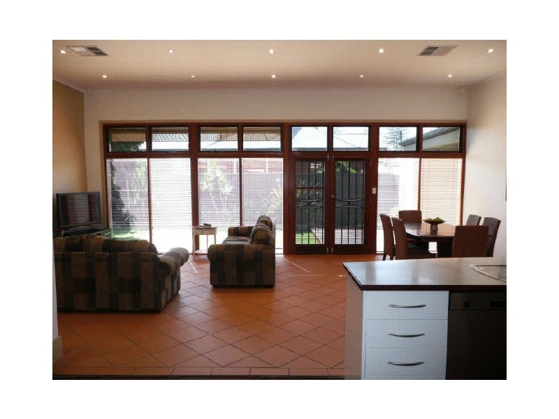 32 Sturt Street, Glenelg North SA 5045