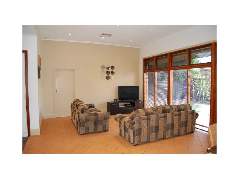 32 Sturt Street, Glenelg North SA 5045