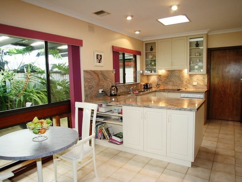 1 Adare Walk, Bellevue Heights SA 5050