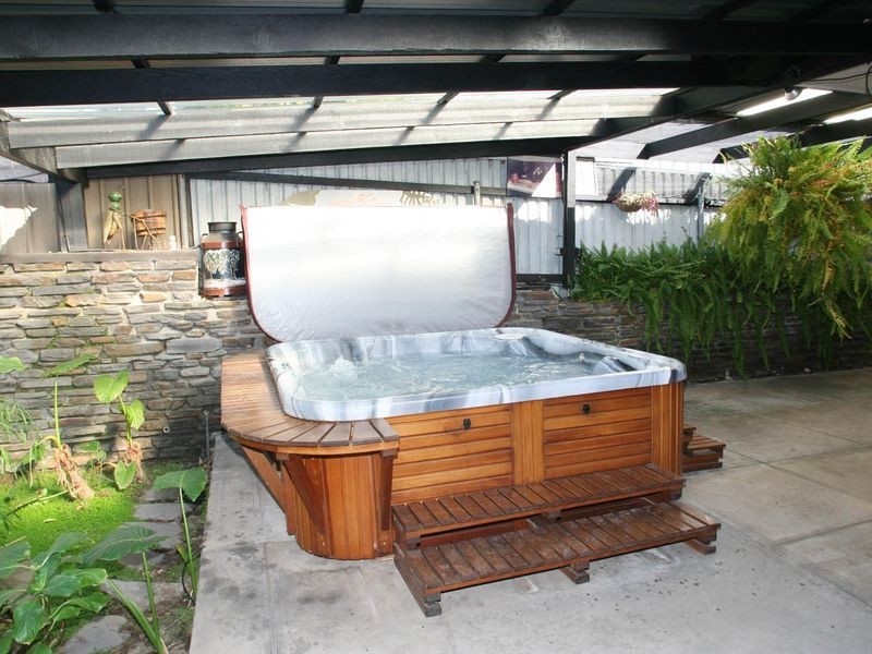 1 Adare Walk, Bellevue Heights SA 5050