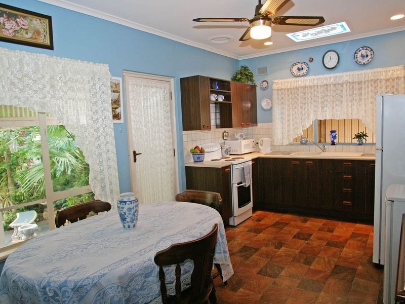 31 Campbell Drive, Para Hills SA 5096