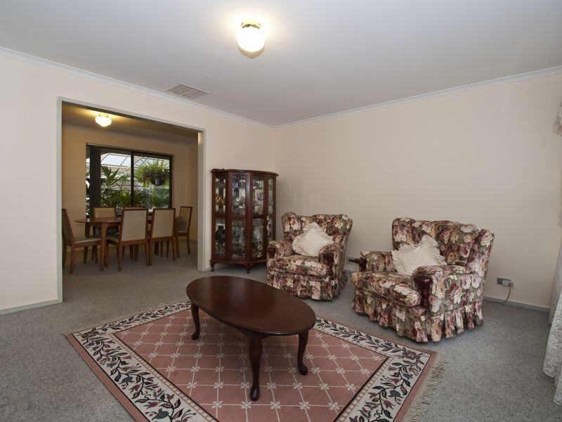 15 St Martins Court, Woodcroft SA 5162