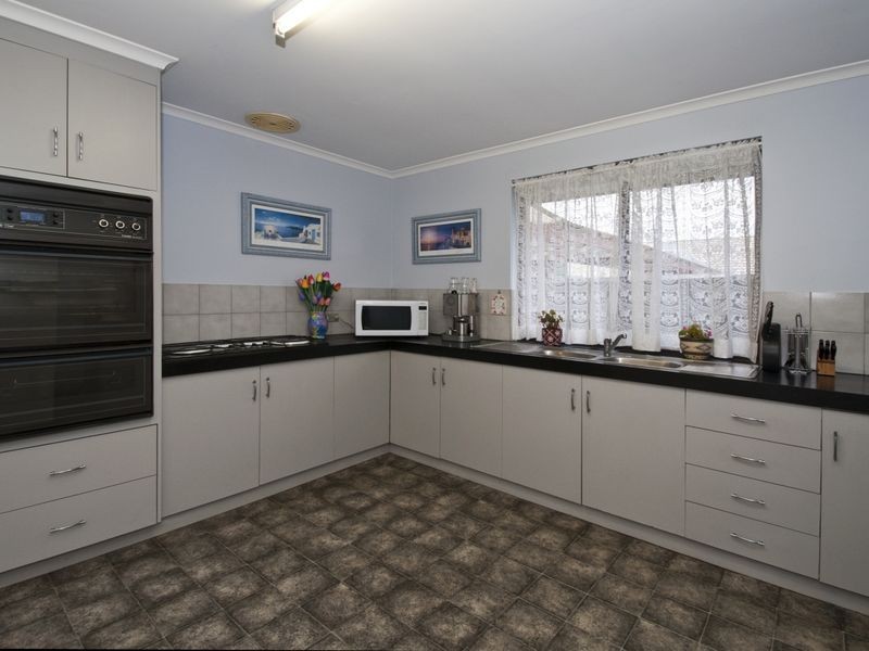 15 St Martins Court, Woodcroft SA 5162