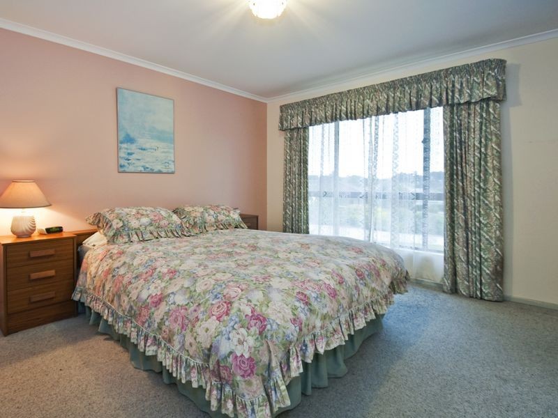 15 St Martins Court, Woodcroft SA 5162