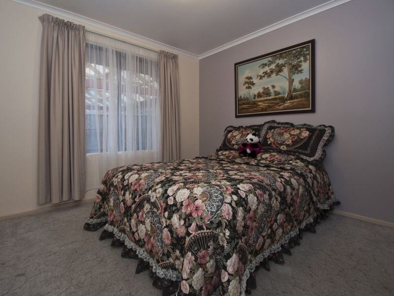 15 St Martins Court, Woodcroft SA 5162