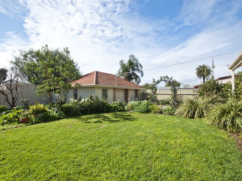 18 Wattle Avenue, Hove SA 5048