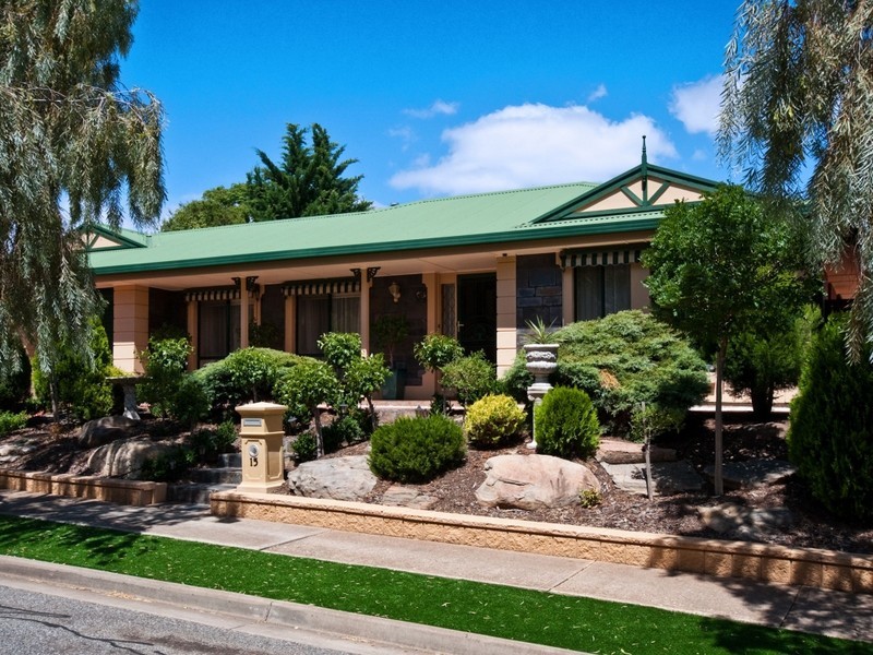15 Planters Drive, Hallett Cove SA 5158