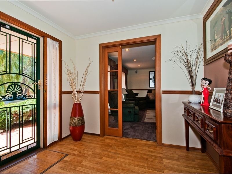 15 Planters Drive, Hallett Cove SA 5158