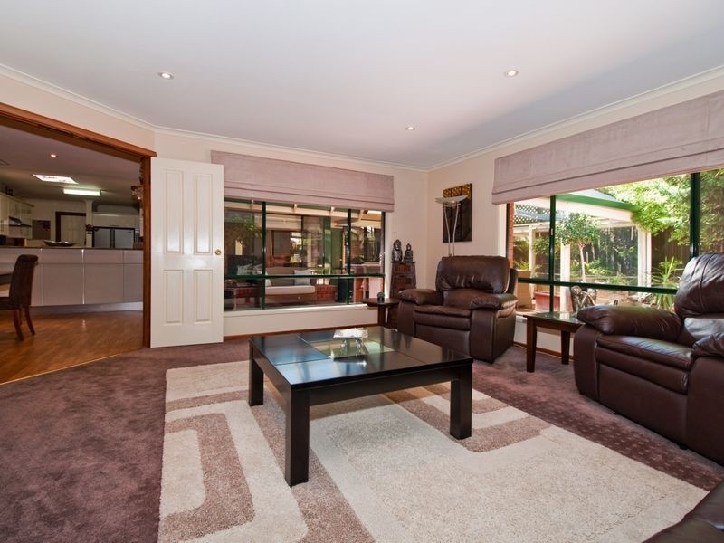 15 Planters Drive, Hallett Cove SA 5158