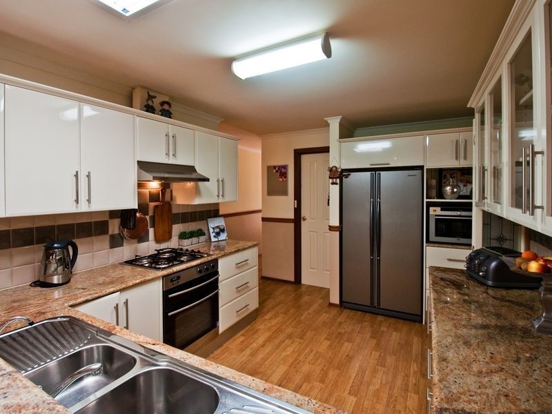 15 Planters Drive, Hallett Cove SA 5158