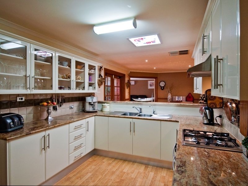 15 Planters Drive, Hallett Cove SA 5158