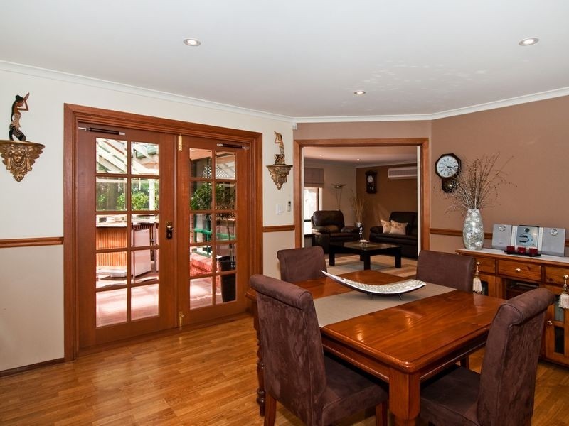15 Planters Drive, Hallett Cove SA 5158
