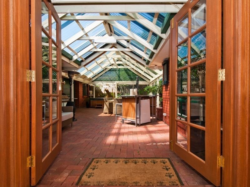15 Planters Drive, Hallett Cove SA 5158