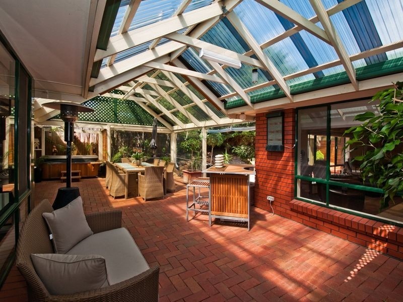 15 Planters Drive, Hallett Cove SA 5158