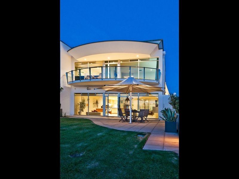 17 Seaview Road, Tennyson SA 5022