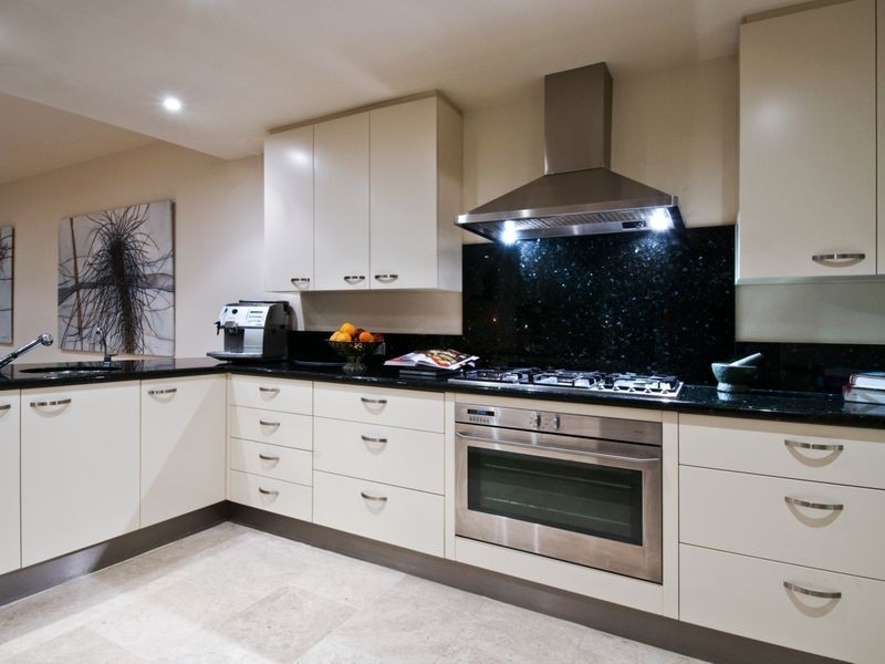 17 Seaview Road, Tennyson SA 5022