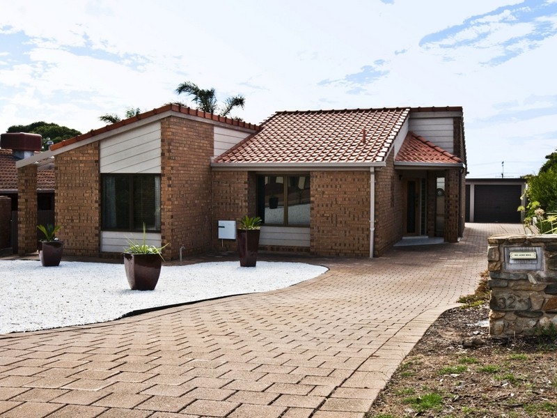 32 Kurnabinna Terrace, Hallett Cove SA 5158