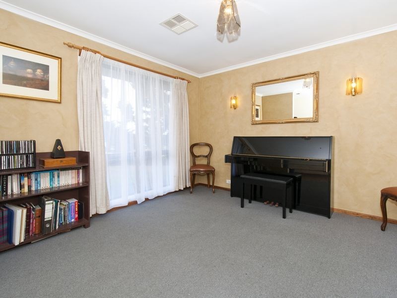 18 Wistow Crescent, Trott Park SA 5158