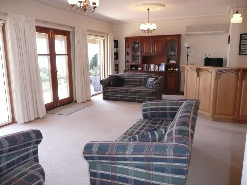 27 Lord Hobart Way, West Lakes SA 5021