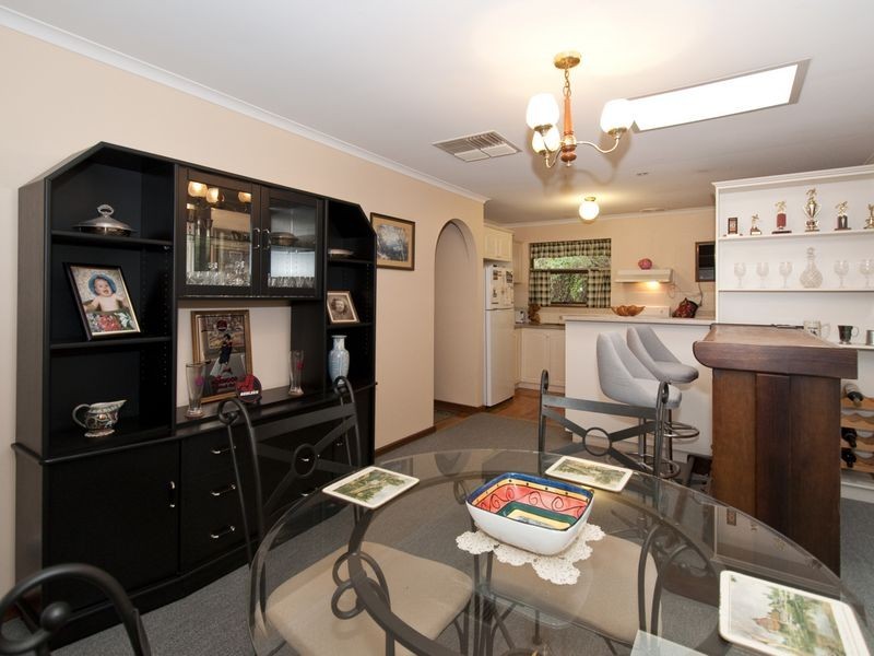 42 Karoona Cres, Seacombe Heights SA 5047