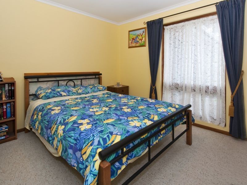 42 Karoona Cres, Seacombe Heights SA 5047