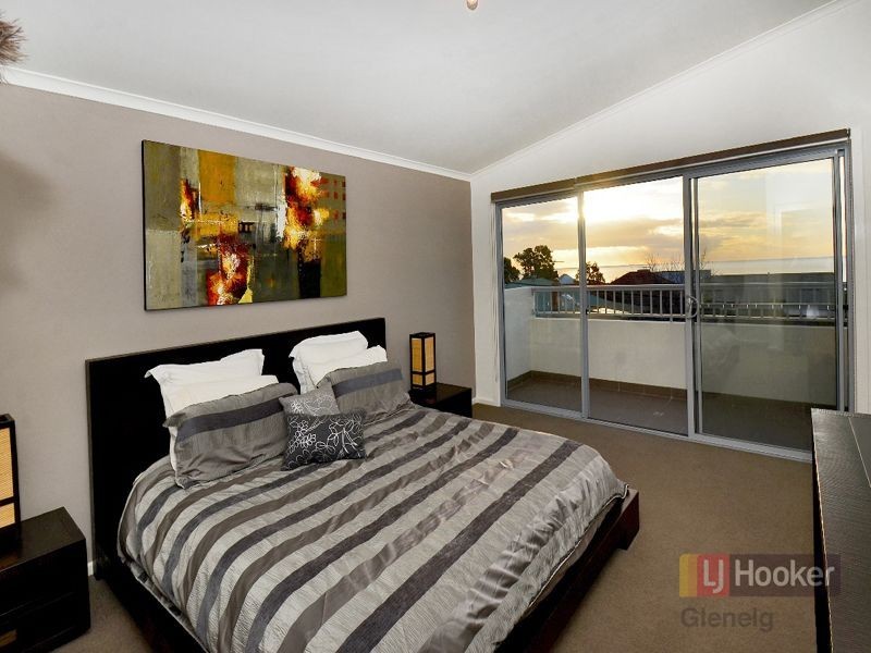 11 Barton Avenue, Kingston Park SA 5049