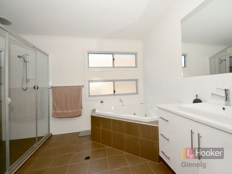 11 Barton Avenue, Kingston Park SA 5049