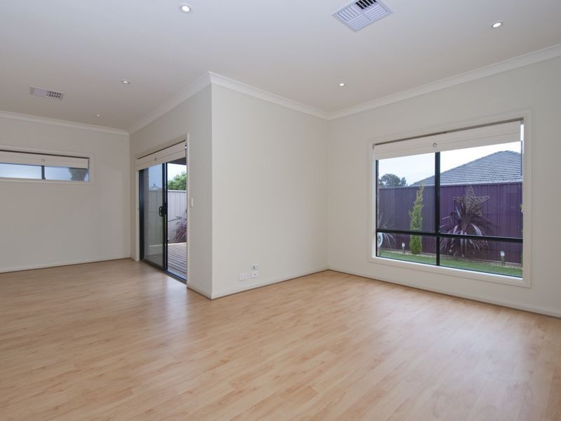 6A Nickels Avenue, Park Holme SA 5043