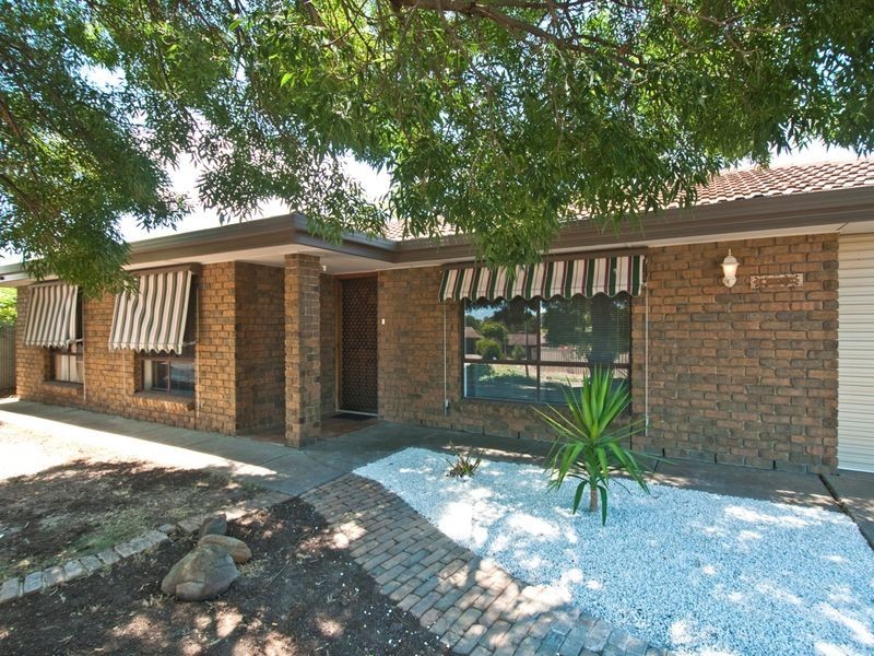 4 Rosemont Ave, Woodcroft SA 5162