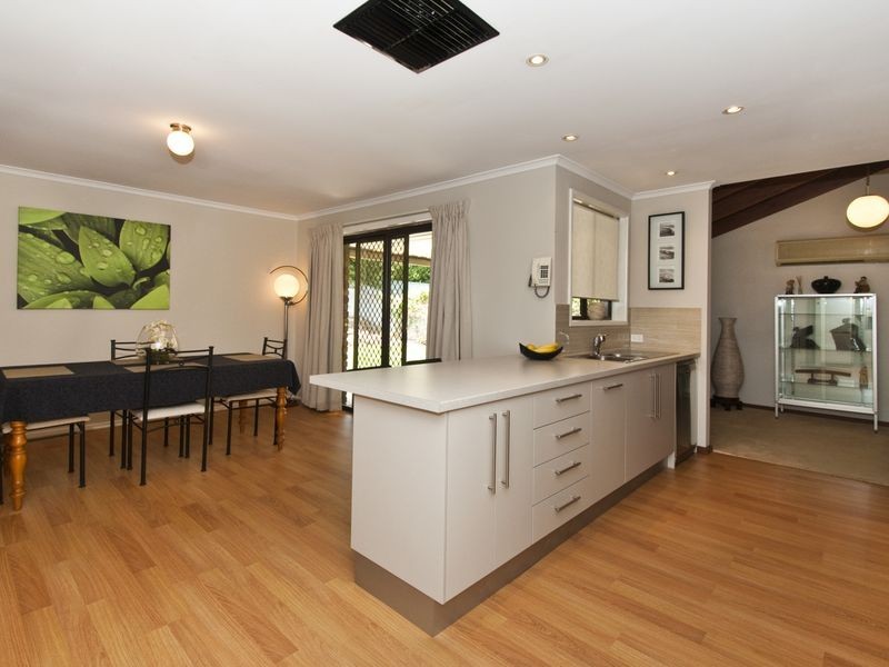 4 Rosemont Ave, Woodcroft SA 5162