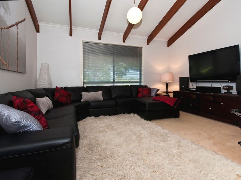 4 Rosemont Ave, Woodcroft SA 5162