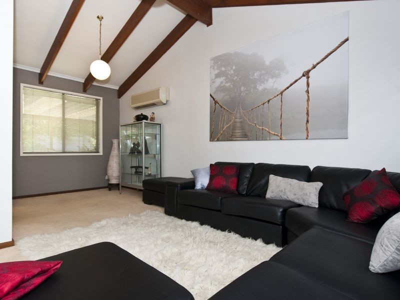 4 Rosemont Ave, Woodcroft SA 5162