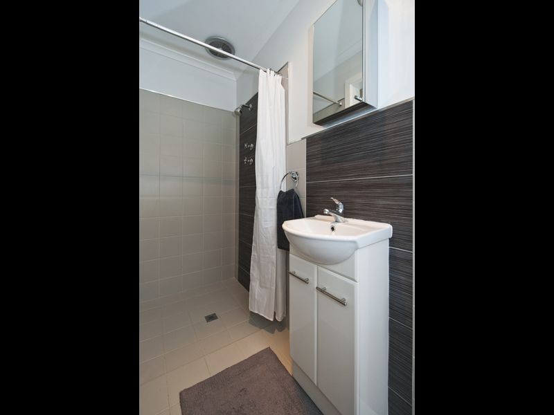 4 Rosemont Ave, Woodcroft SA 5162