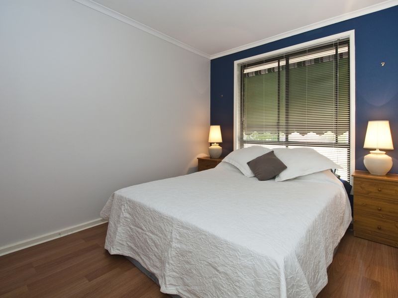 4 Rosemont Ave, Woodcroft SA 5162