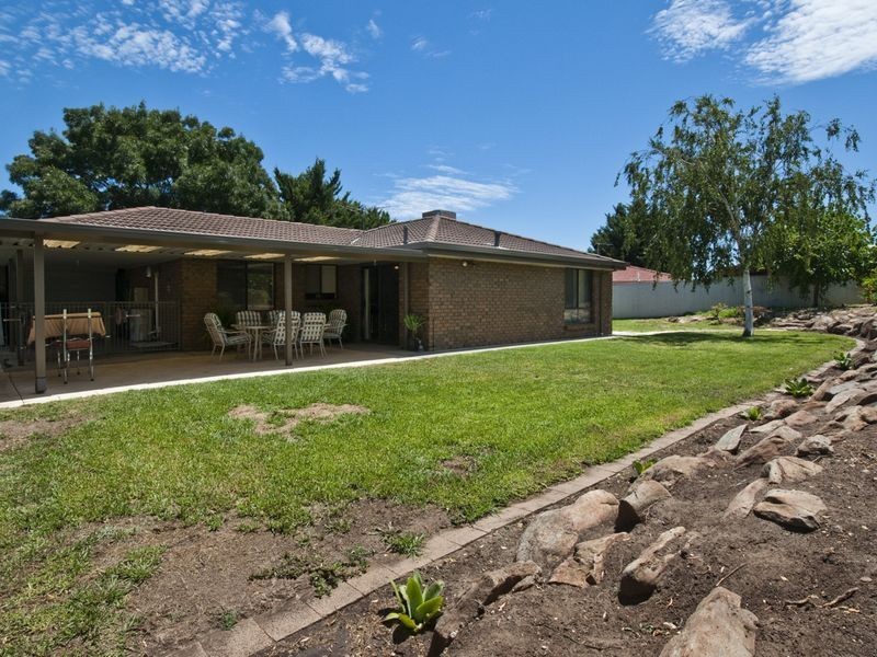 4 Rosemont Ave, Woodcroft SA 5162