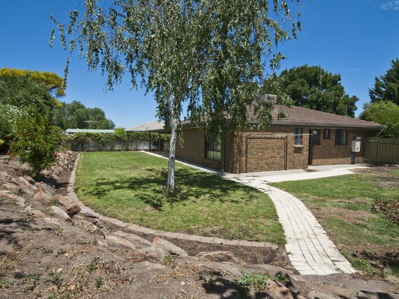 4 Rosemont Ave, Woodcroft SA 5162