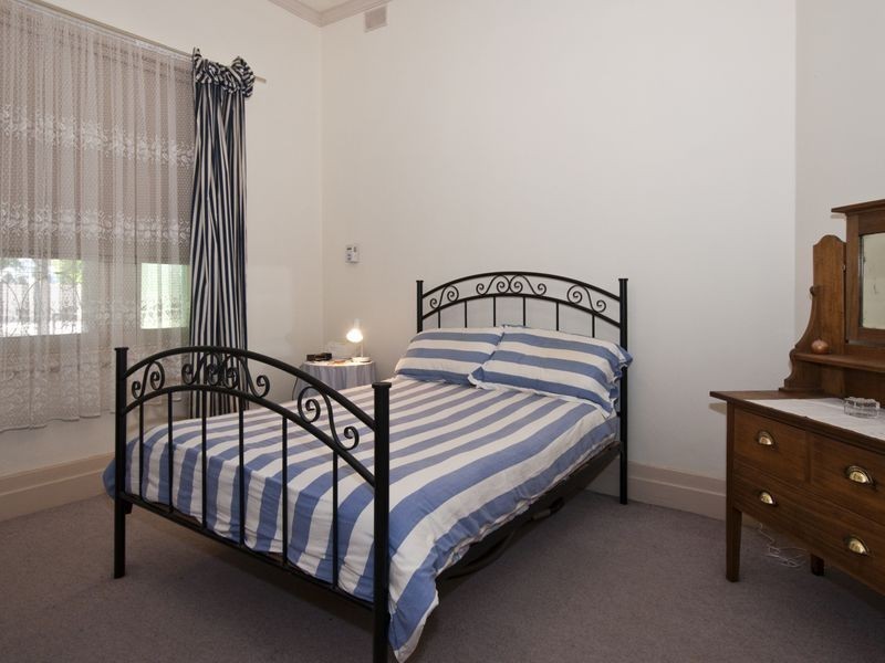21 Roberts Street, Birkenhead SA 5015