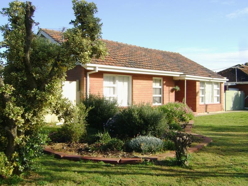 6 Oakmont Crescent, Novar Gardens SA 5040