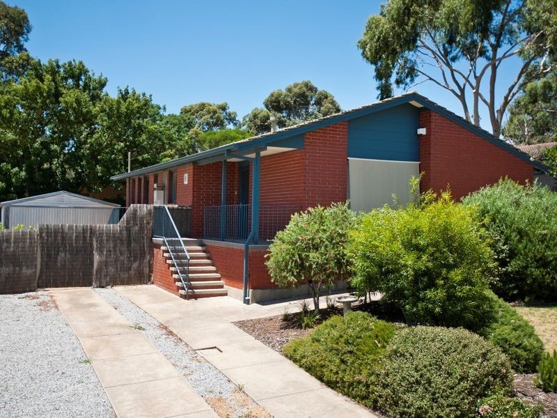 4 Redcraze Street, Aberfoyle Park SA 5159