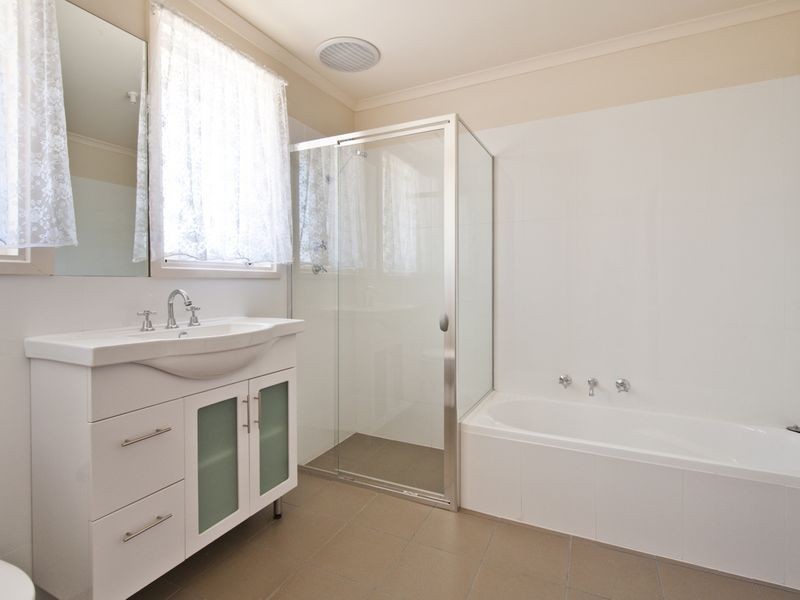 4 Redcraze Street, Aberfoyle Park SA 5159