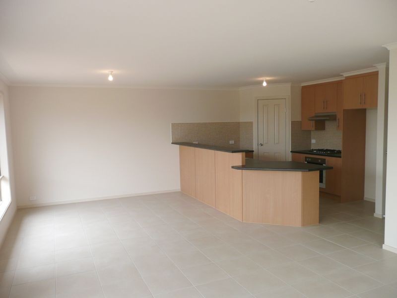 3 Aft Court (off Yarr Crescent), Seaford Meadows SA 5169