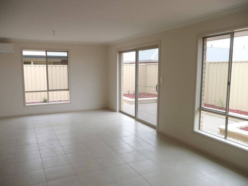 3 Aft Court (off Yarr Crescent), Seaford Meadows SA 5169