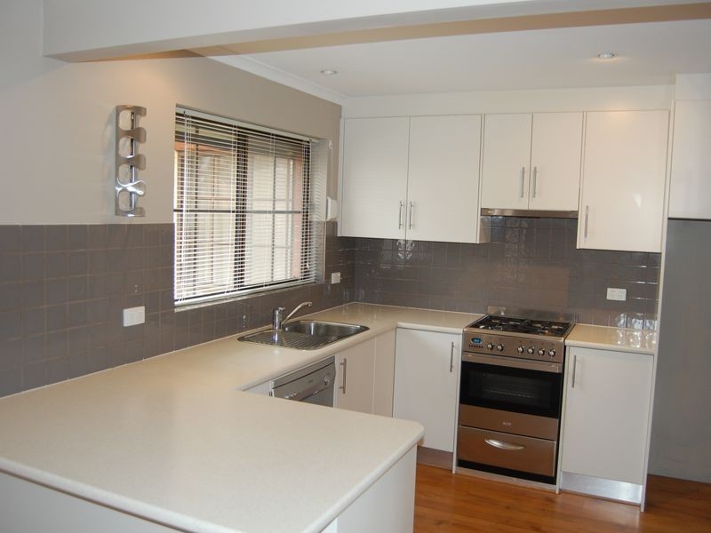 2/1 Barry Road, Oaklands Park SA 5046