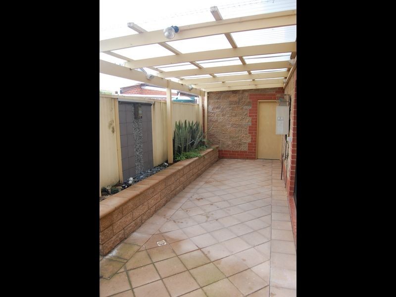 2/1 Barry Road, Oaklands Park SA 5046